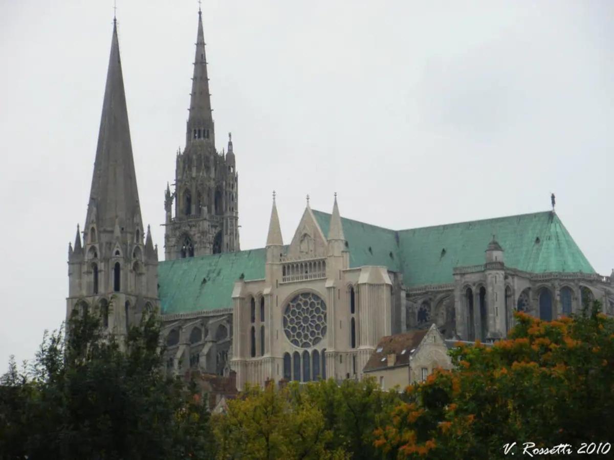 Charmant Studio A Deux Pas De La Cathedrale Шартр Экстерьер фото